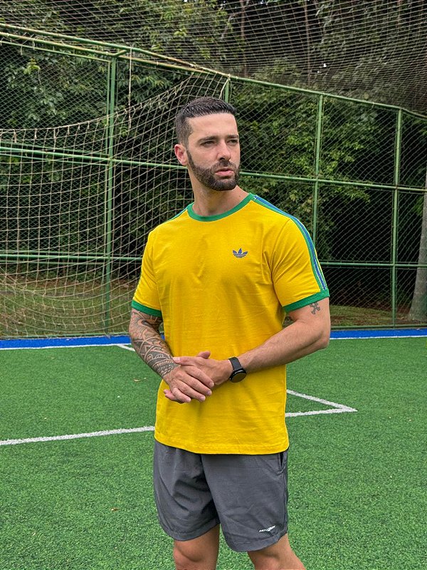 CAMISETA MASCULINA ADIDAS LISTRAS C/PUNHO - AMARELO