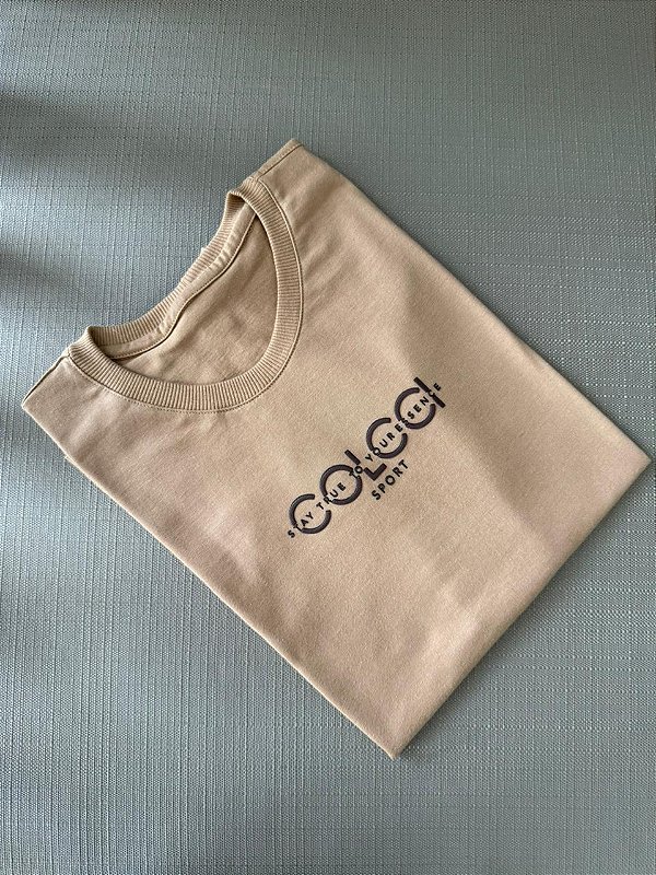 T-SHIRT COLCCI STAY TRUE - MARROM SUEDE