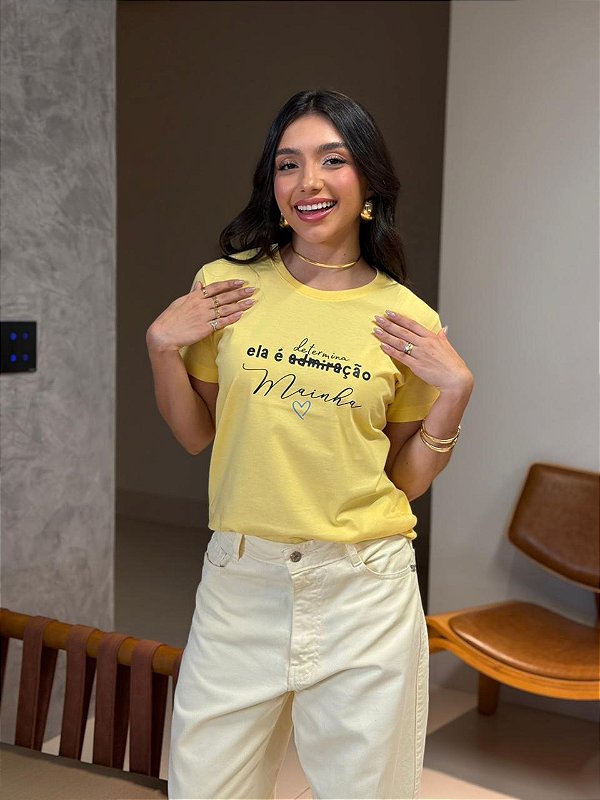 T-SHIRT DTF ELA É DETERMINAÇÃO -  AMARELO MANTEIGA