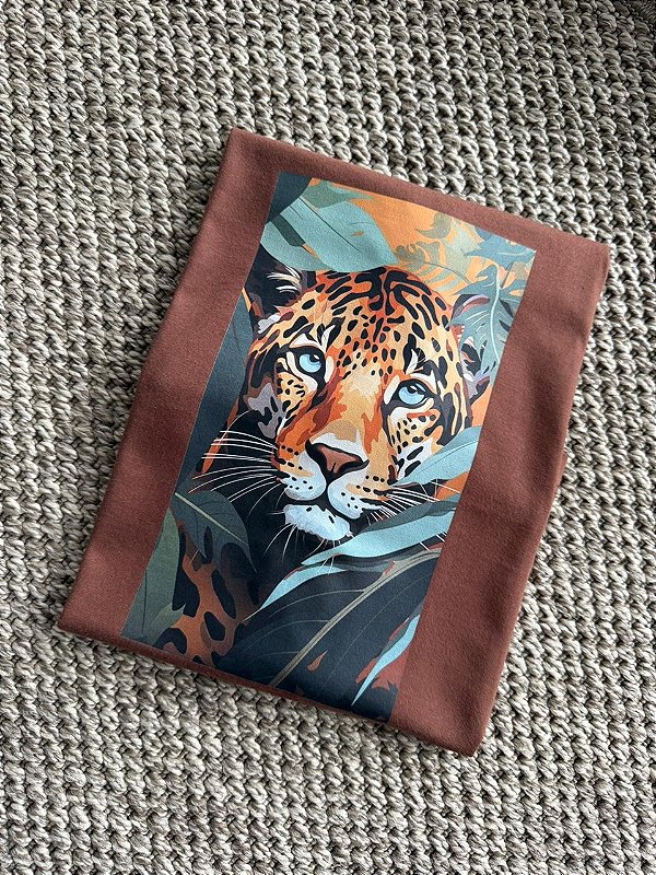 T-SHIRT DTF ONÇA FOLHAS - MARROM