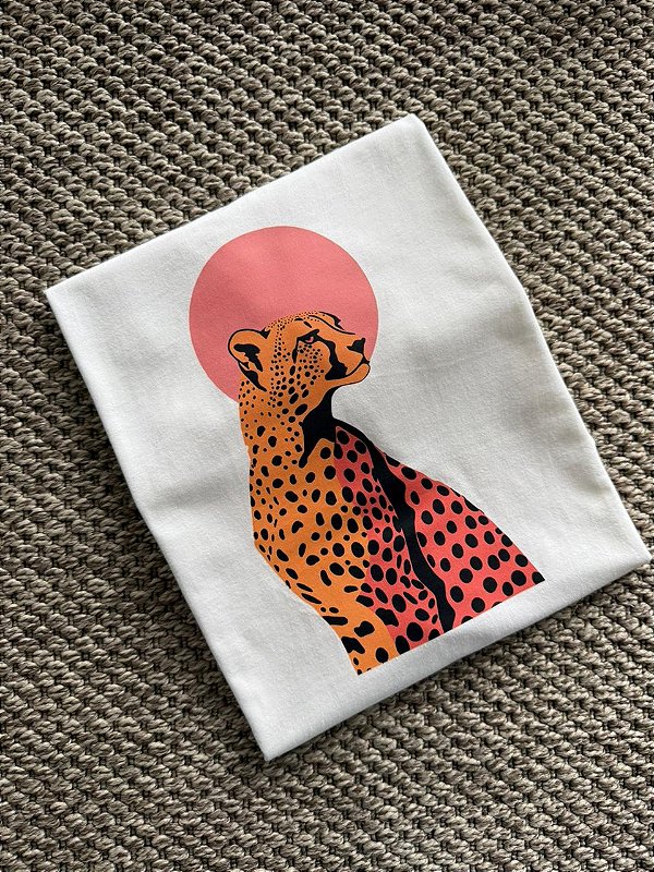 T-SHIRT DTF ONÇA LUAR - OFF WHITE