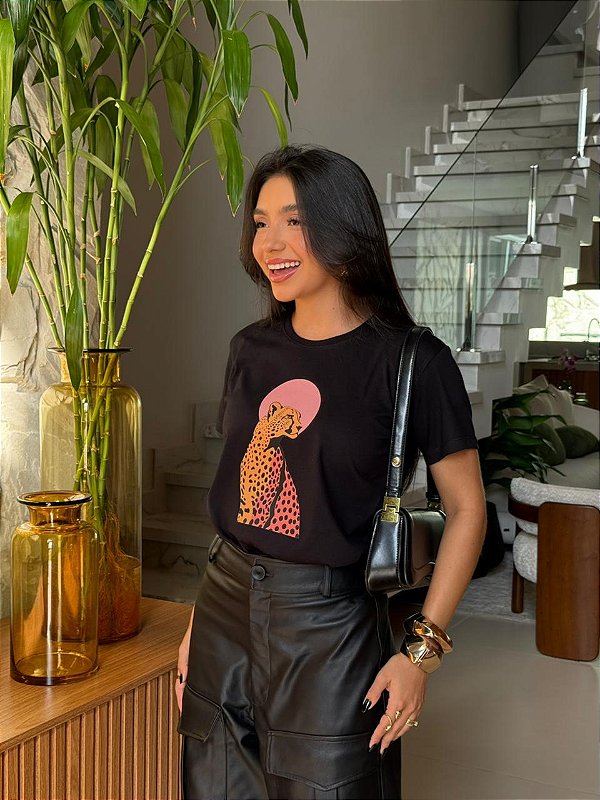 T-SHIRT DTF ONÇA LUAR - PRETO