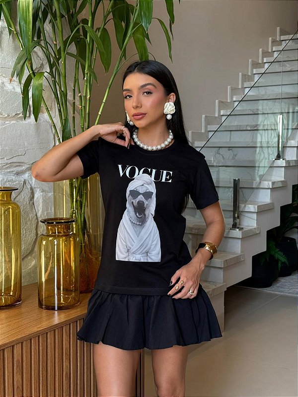 T-SHIRT DTF VOGUE CACHORRO SPA - PRETO