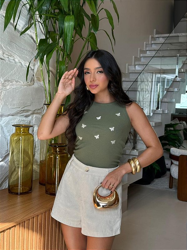 REGATA CANELADA (BORDADA) BORBOLETINHA - FOLHA SECA