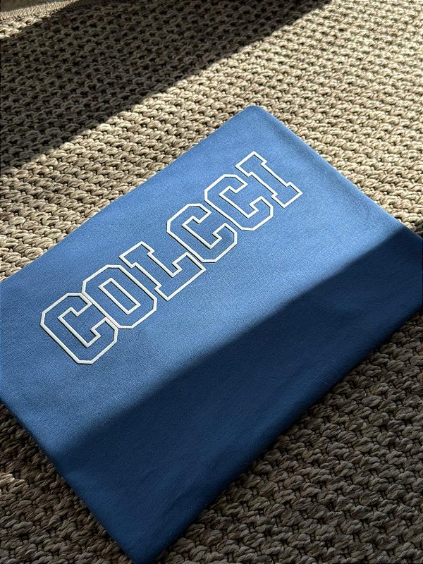 T-SHIRT COLCCI (ALTO RELEVO BRANCO) - AZUL ESTIMADO