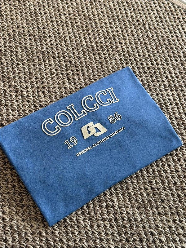 T-SHIRT COLCCI 1986 ORIGINAL CLOTING - AZUL ESTIMADO