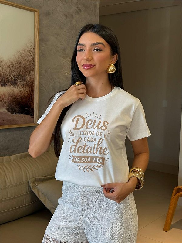 T-SHIRT DTF DEUS CUIDA DE CADA DETALHE - OFF WHITE