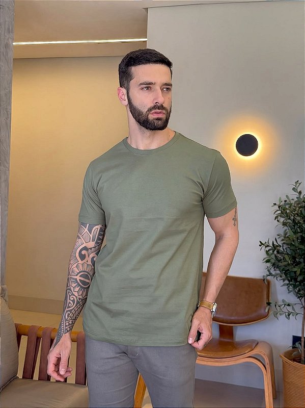 CAMISETA MASCULINA LISA - FOLHA SECA