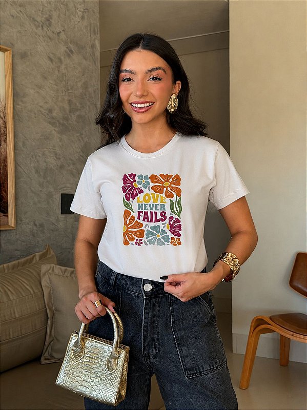 T-SHIRT DTF LOVE NEVER FAILS - BRANCO
