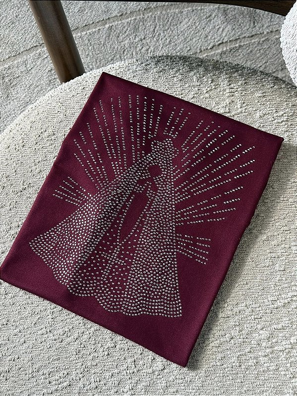 T-SHIRT DTF NOSSA SENHORA STRASS PRATA - BORDO