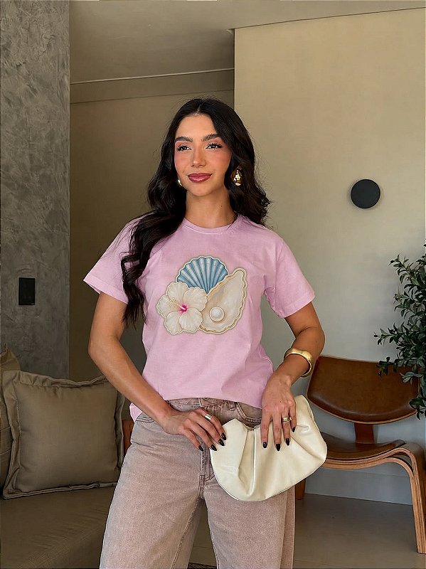 T-SHIRT DTF CONCHA E FLOR - ROSA CLARO
