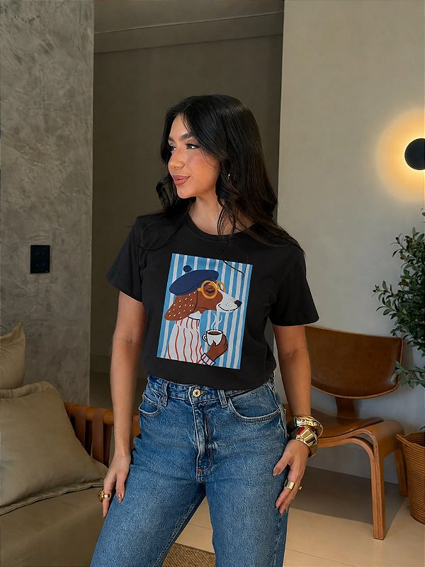 T-SHIRT DTF CACHORRO CAFÉ LISTRAS - PRETO