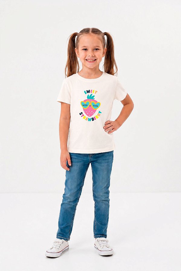 T-SHIRT INFANTIL DTF SWEET STRAWBERRY - OFF WHTE