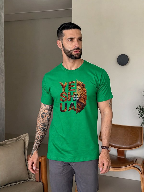 CAMISETA MASCULINA DTF YESHUA LEÃO - VERDE BANDEIRA