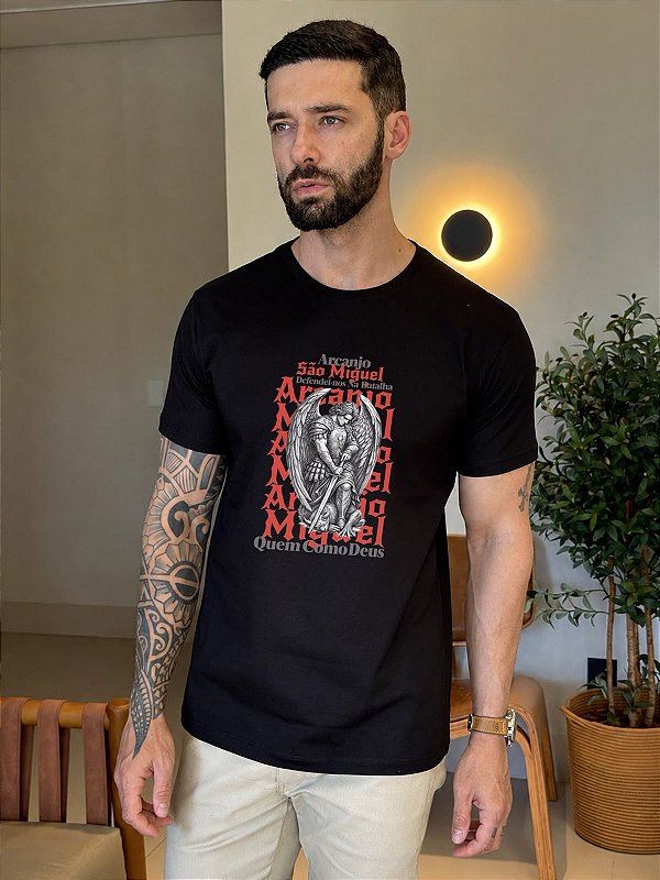 CAMISETA MASCULINA DTF DEFENDEI NOS NA BATALHA, QUEM COMO DEUS - PRETO