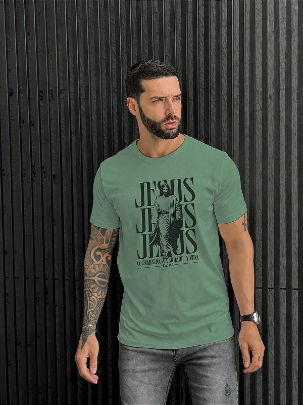 CAMISETA MASCULINA DTF JESUS O CAMINHO , A VERDADE, A VIDA - VERD OLIVA