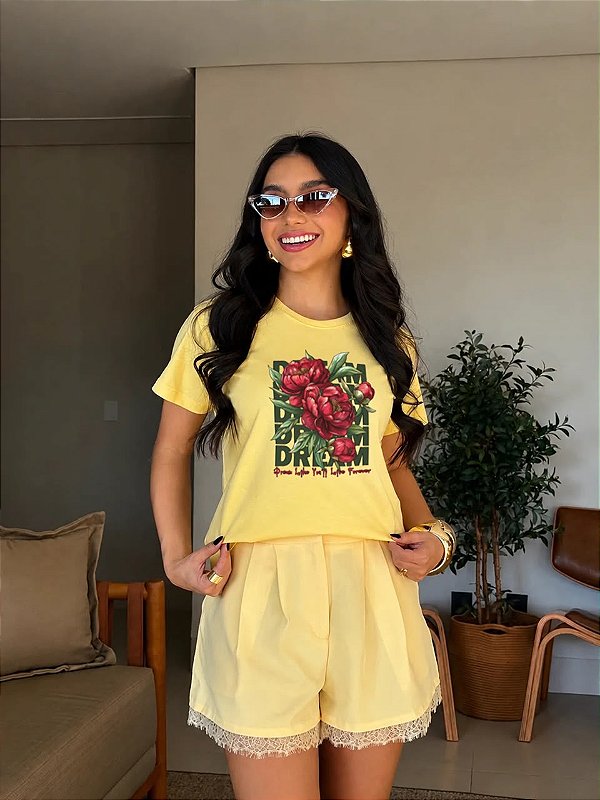 T-SHIRT DTF DREAM PEONIAS - AMARELO MANTEIGA