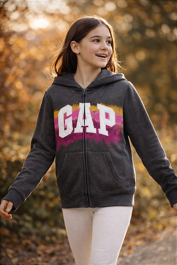 Agasalho Infantil GAP de Moletom Flanelado com Capuz, Zíper Frontal e Bolso Canguru - Logo Tie dye