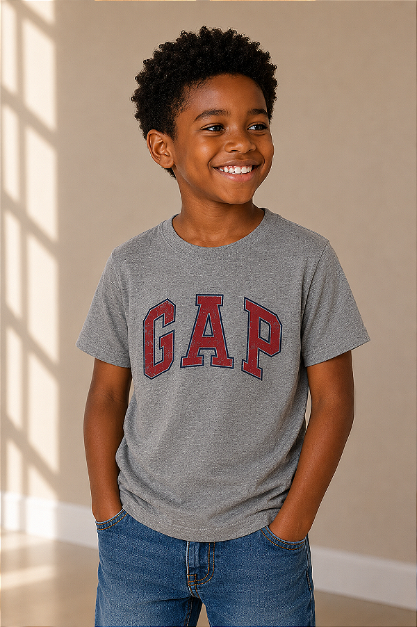 Camiseta GAP, manga curta, em algodão - Logo Cinza