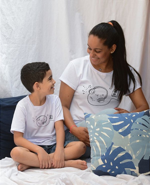 T-SHIRT TAL MÃE TAL FILHOS FONE