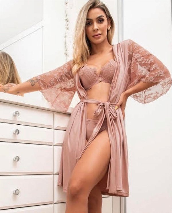 Robe em Microfibra Acetinado e Mangas com Renda