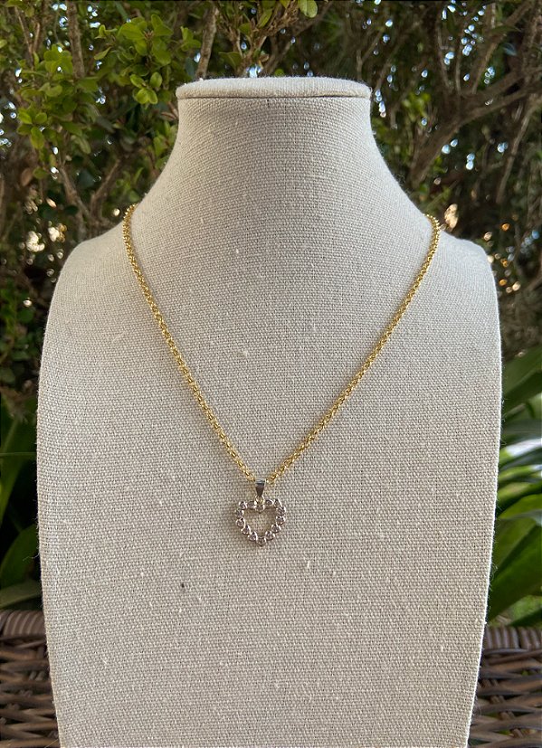COLAR DOURADO COM PINGENTE CORACAO CRAVEJADO PRATA