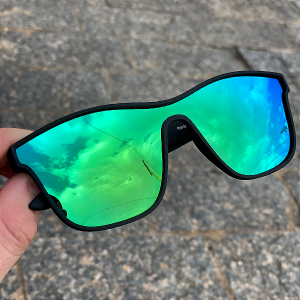 ÓCULOS DE SOL ESPORTIVO POLARIZADO BOSS - PRETO COM CAMALEÃO ESPELHADO