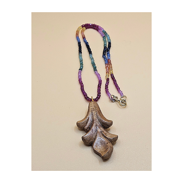 Colar Brasil Barroco folha madeira com pedras ouro