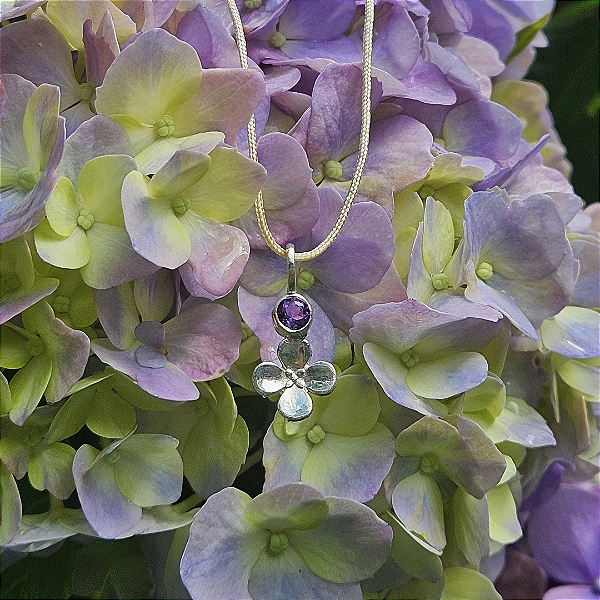 Pingente flor com pedra