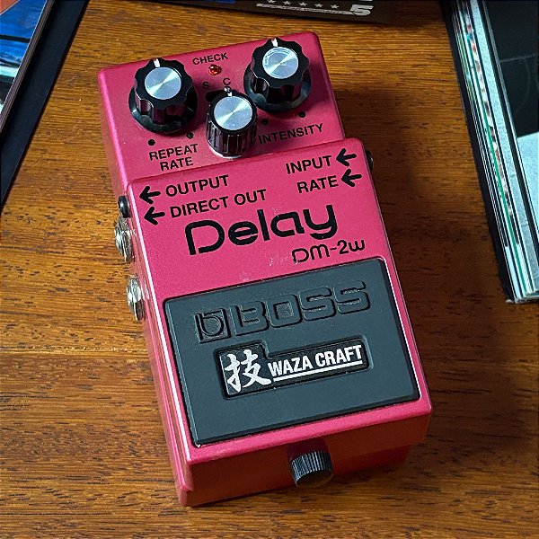 Pedal Boss DM-2W Delay - Waza Craft - SEMINOVO