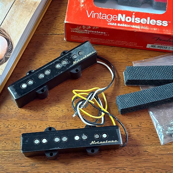 Set de Captadores p/ Baixo Fender Vintage Noiseless Jazz Bass 0992102000 - SEMINOVO