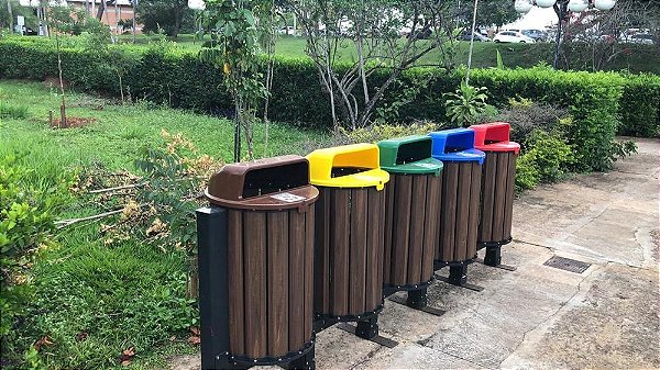 Conjunto Coleta Seletiva Com 04 Lixeiras Em Madeira Plástica 67 Litros Cada