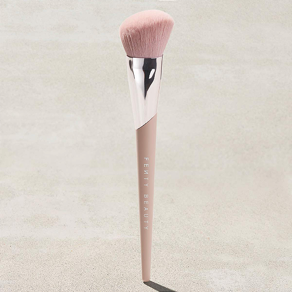 Pincel Fenty Beauty Face Shaping Brush 125
