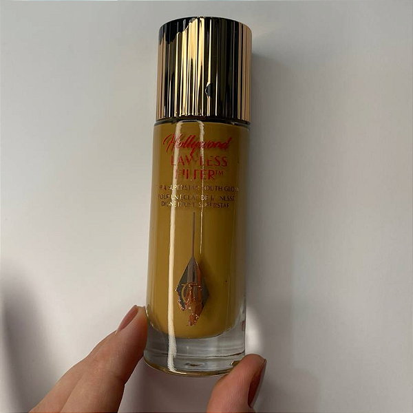 Base Iluminadora Charlotte Tilbury Hollywood Flawless Filter 30ML | Cor: 5.5 Tan (Sem caixa, embalagem descascando)