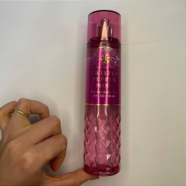 Fragrância Bath And Body Works Twisted Pepper Mint 236ml (embalagem levemente arranhada, com rotulo saindo)