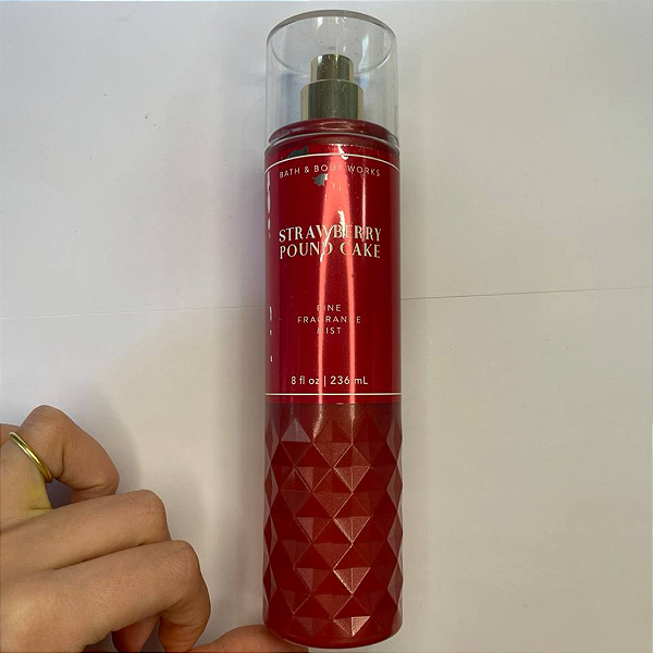 Fragrância Bath And Body Works Strawberry Pound Cake 236ml (embalagem levemente arranhada, com rotulo saindo)
