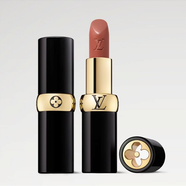 Batom Cremoso Louis Vuitton LV Rouge - Satin Lipstick | Cor: 106 - Dune Explorer