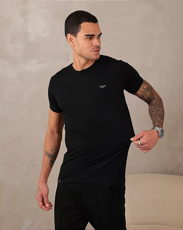 CAMISETA PRETA-SLIM-BRASÃO-FB