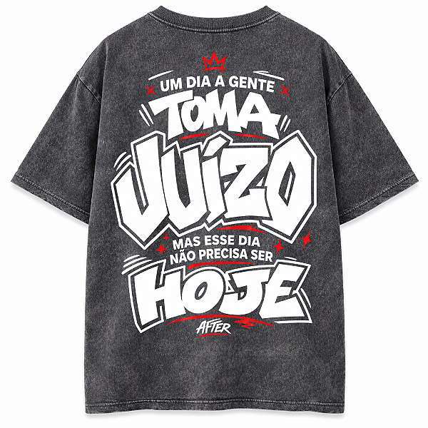 CAMISETA OVERSIZED PRETA ESTONADA UM DIA A GENTE TOMA JUÍZO