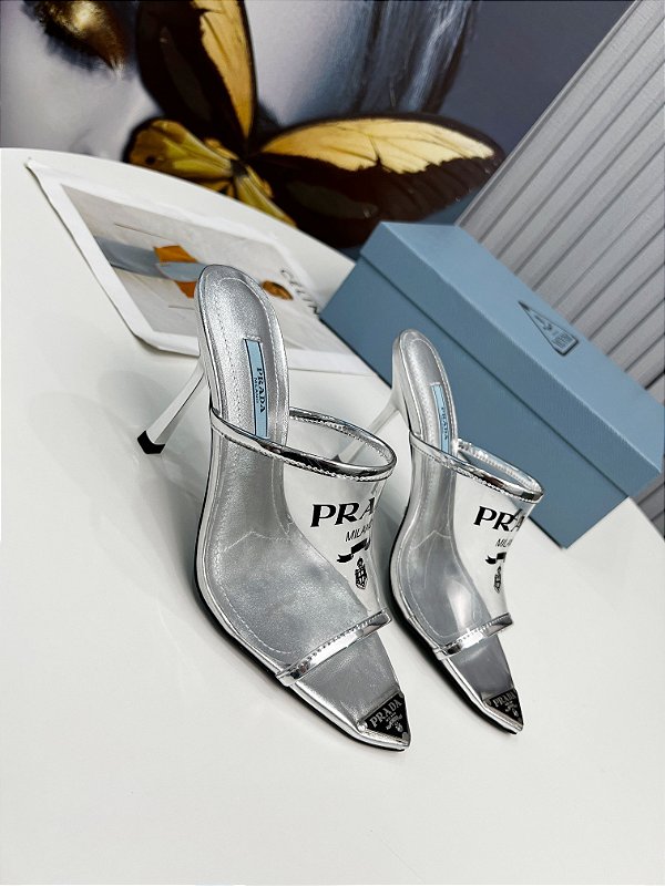 Sandália Prada em plexiglass com logotipo "Silver"
