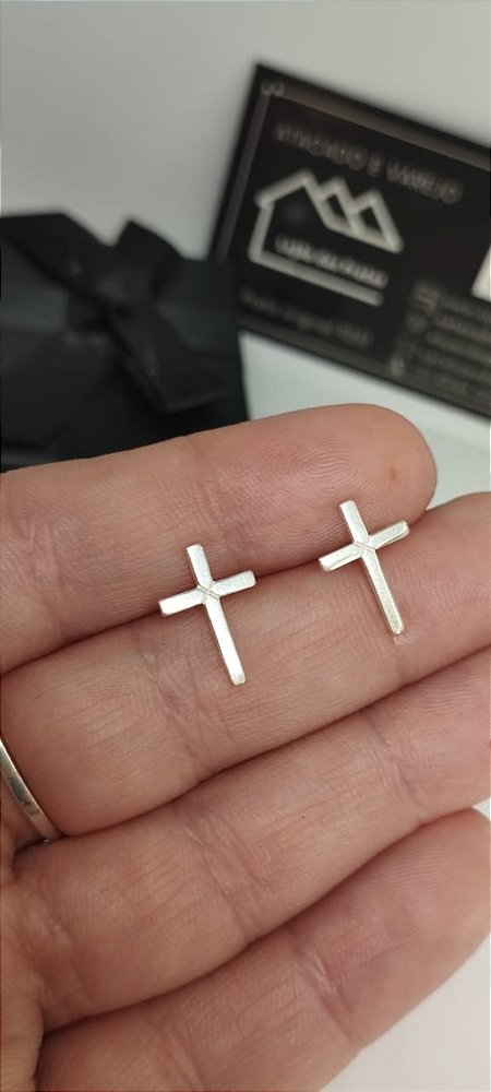 *Brinco cruz 1,5 cm x 1,0 cm  em prata 925*