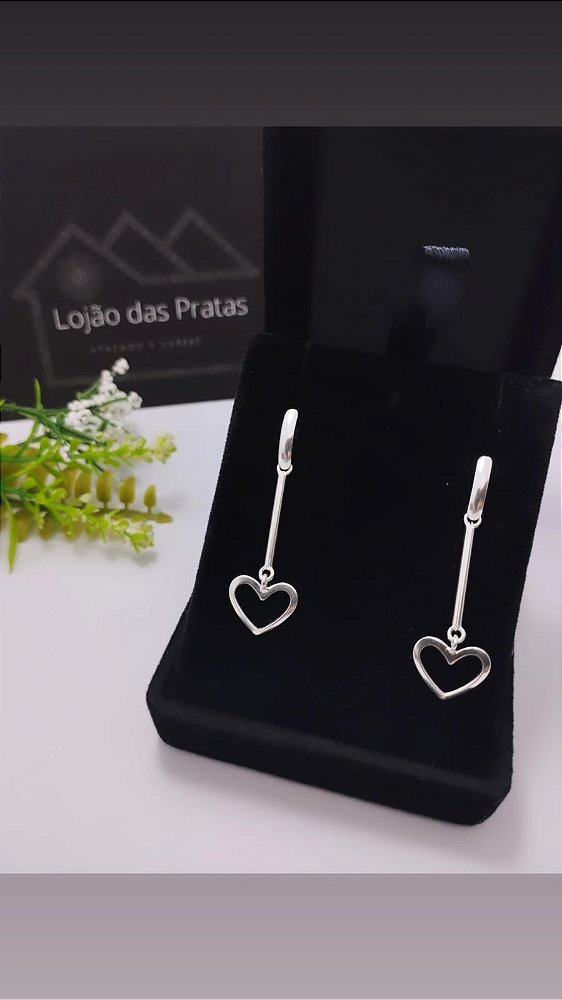 *Brinco longo com coração em prata 925*