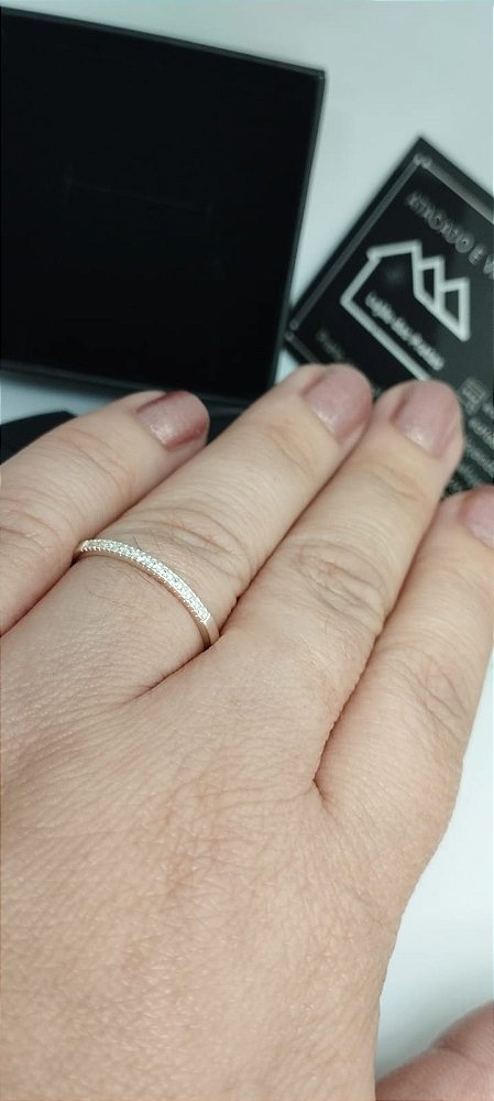 *Anel aparador com micro pedra de zirconia em prata 925*