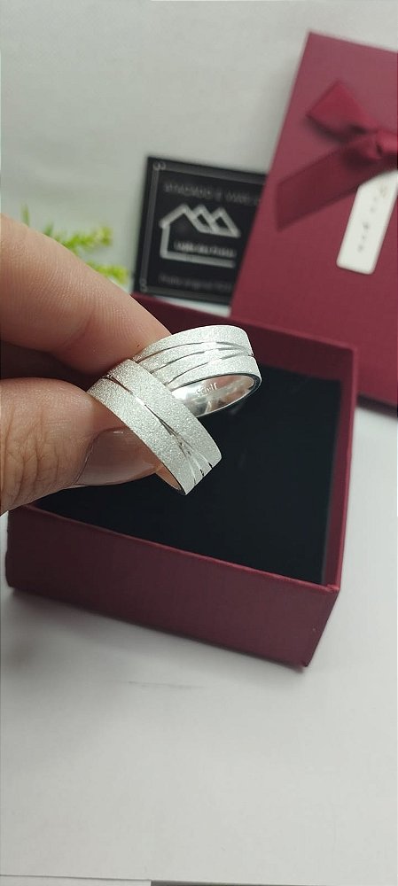 Aliança de Compromisso, Namoro ou Noivado 0,8mm fosca com risca (3 x de R$ 280,00 s/ juros)