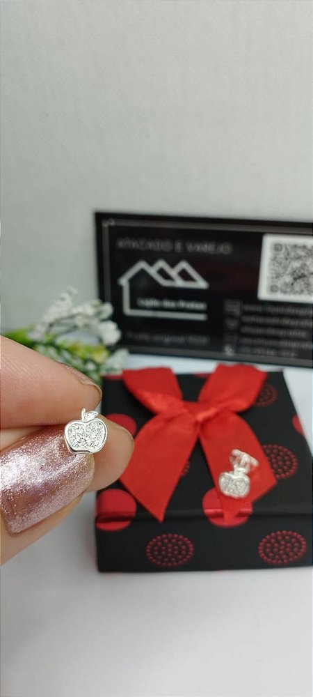 *Brinco Maçã laminada com pedras em prata 925*