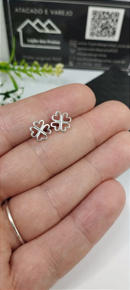 *Brinco Trevo de três folhas vazado em prata 925*