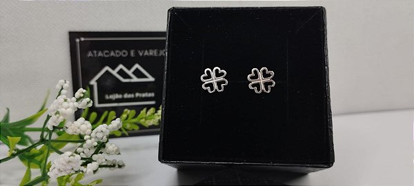 *Brinco Trevo de três folhas vazado em prata 925*