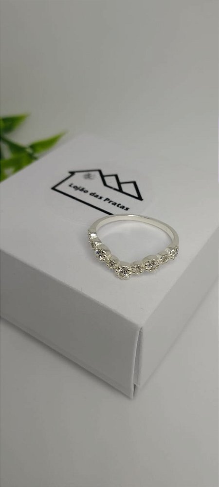 *Anel com pedras desing em V todo em prata 925*
