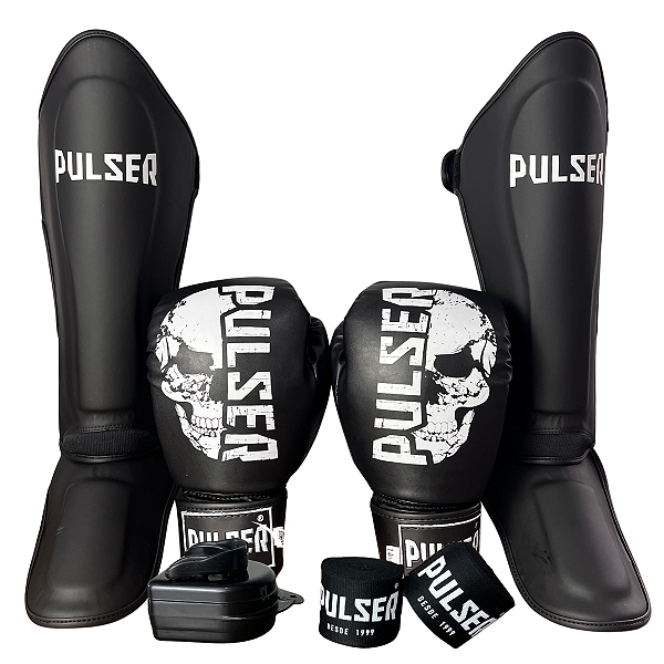 SUPER KIT LUVA 14OZ + CANELEIRA G/30MM + BANDAGEM + BUCAL - PRETO BRANCO CAVEIRA - PULSER