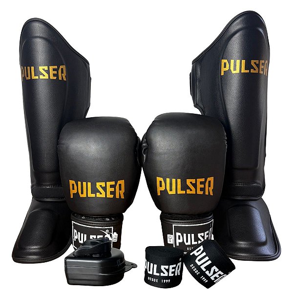 SUPER KIT LUVA 14OZ + CANELEIRA G/30MM + BANDAGEM + BUCAL - PRETO DOURADO MINIMAL - PULSER
